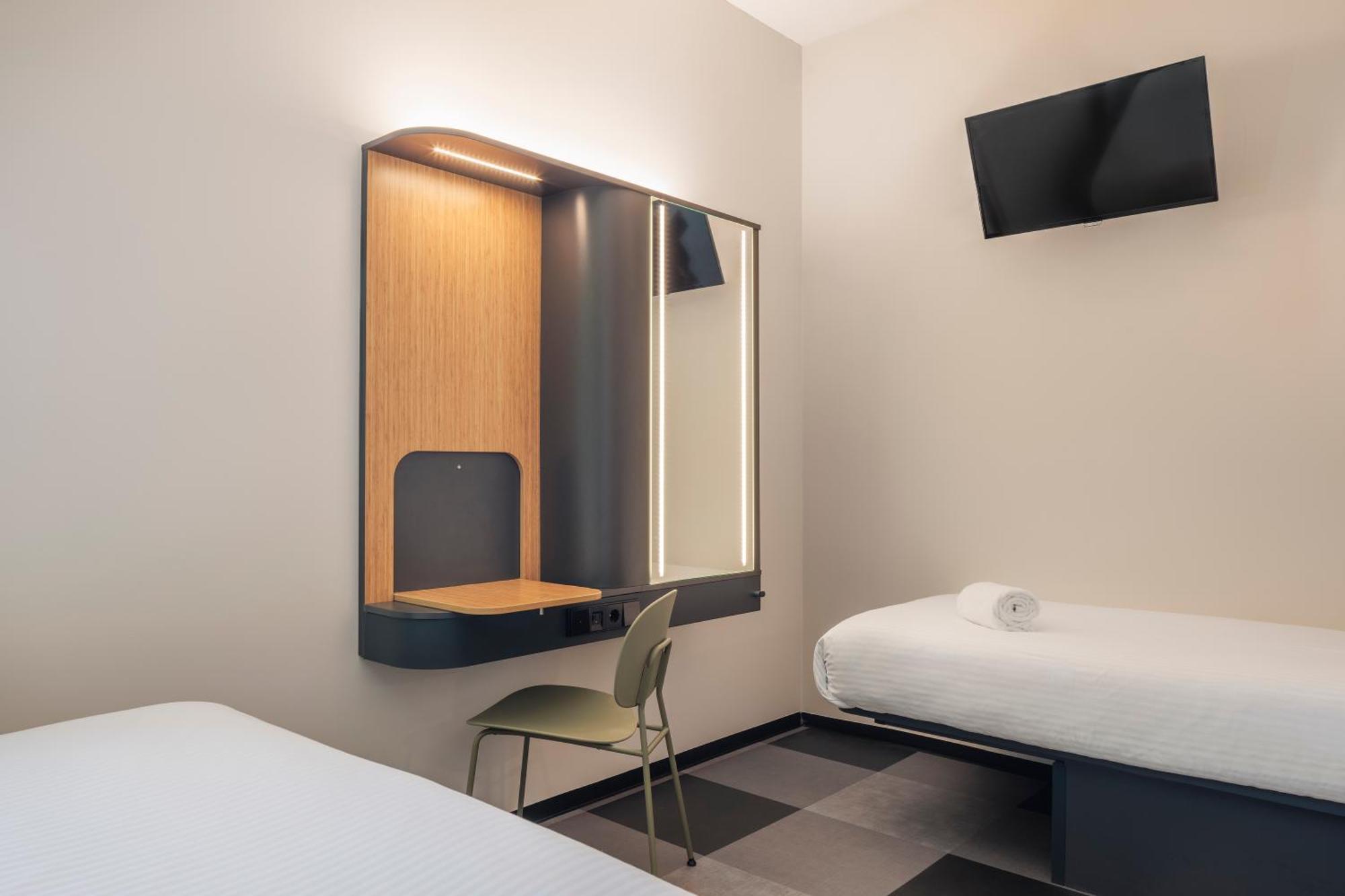 Maxhotel Amsterdam Airport Schiphol - Recently Renovated Hoofddorp Exterior foto