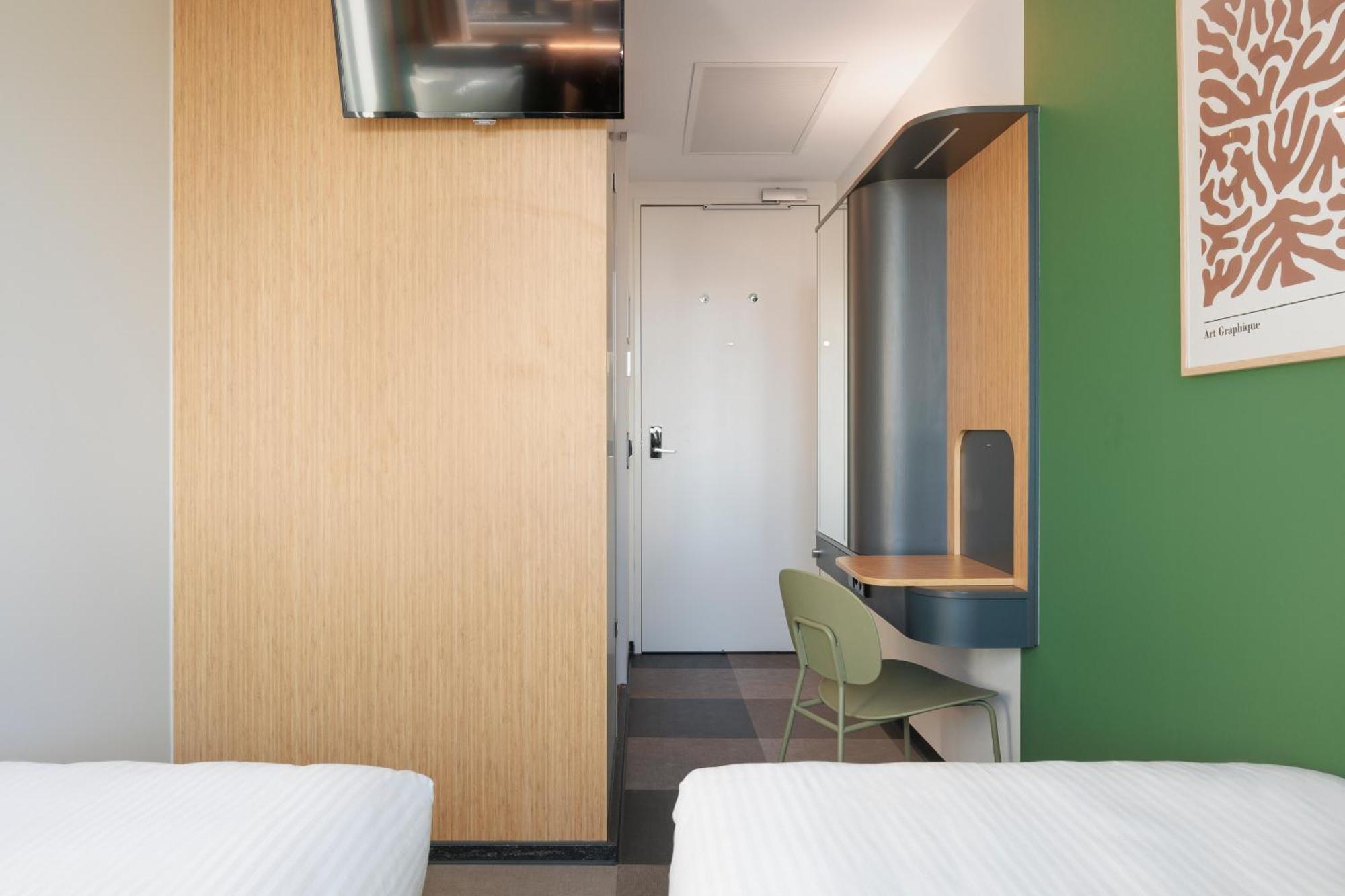 Maxhotel Amsterdam Airport Schiphol - Recently Renovated Hoofddorp Zimmer foto
