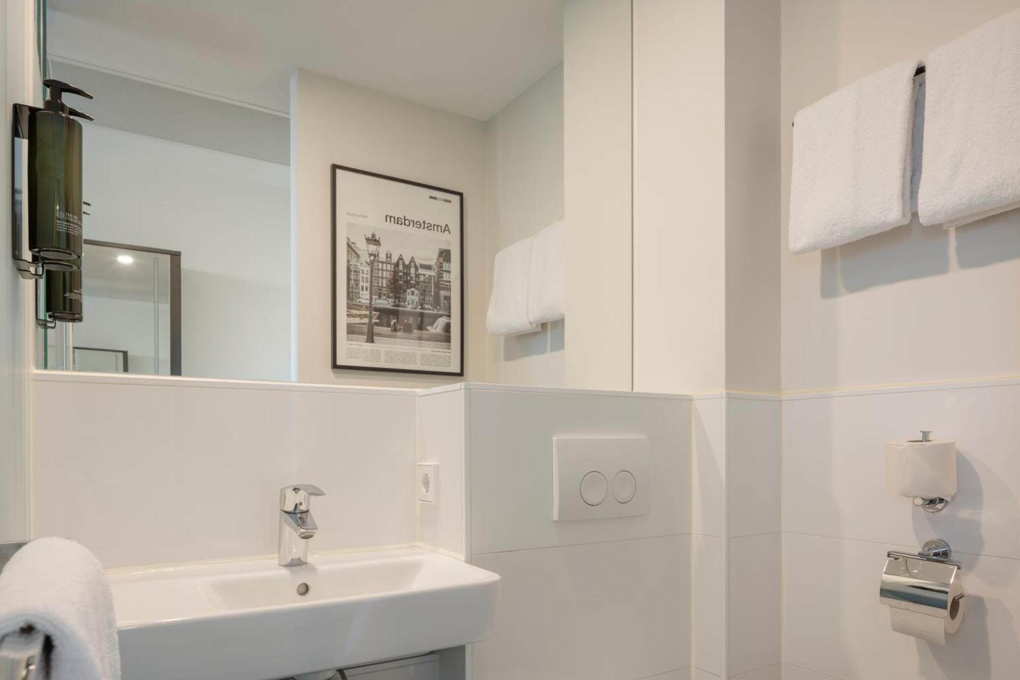 Maxhotel Amsterdam Airport Schiphol - Recently Renovated Hoofddorp Exterior foto